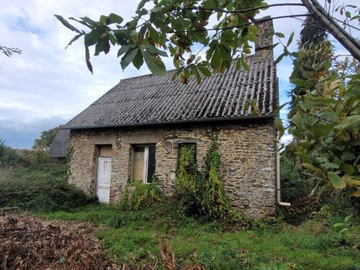 Stone house to renovate near Bion