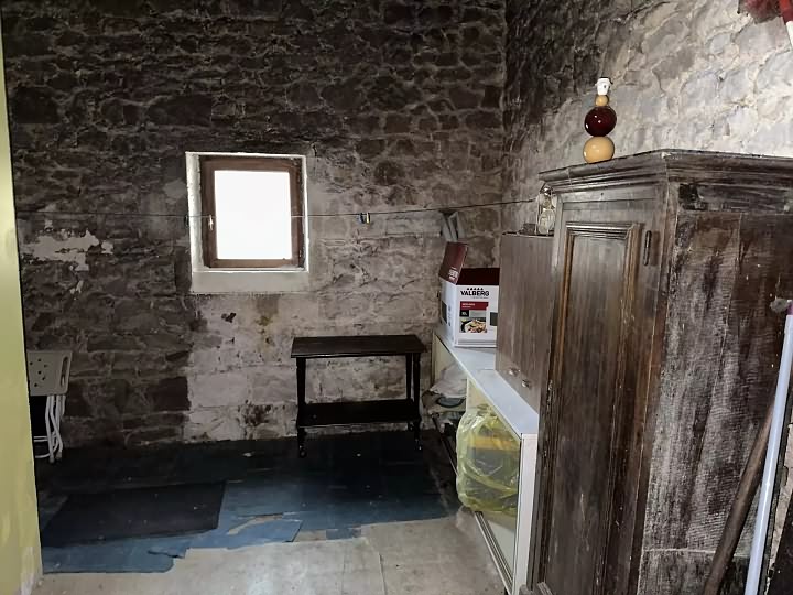 2 bed stone house for sale near Chez Vécant