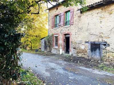 Stone house to renovate near Grand Bueix