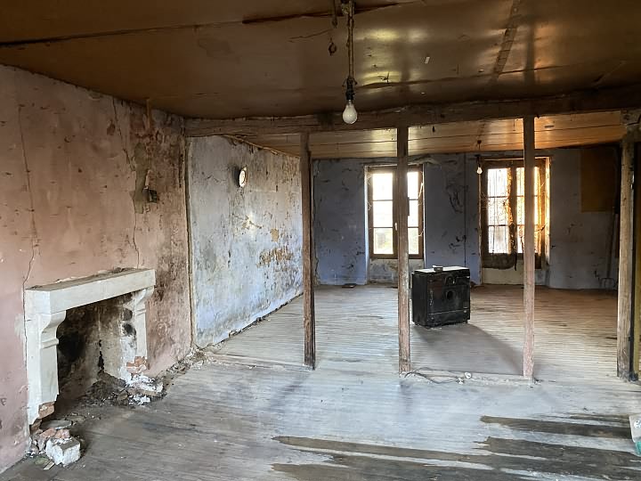 Stone house to renovate near Grand Bueix