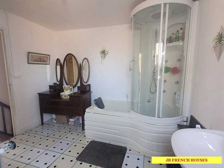 5 bed stone house for sale near Bion