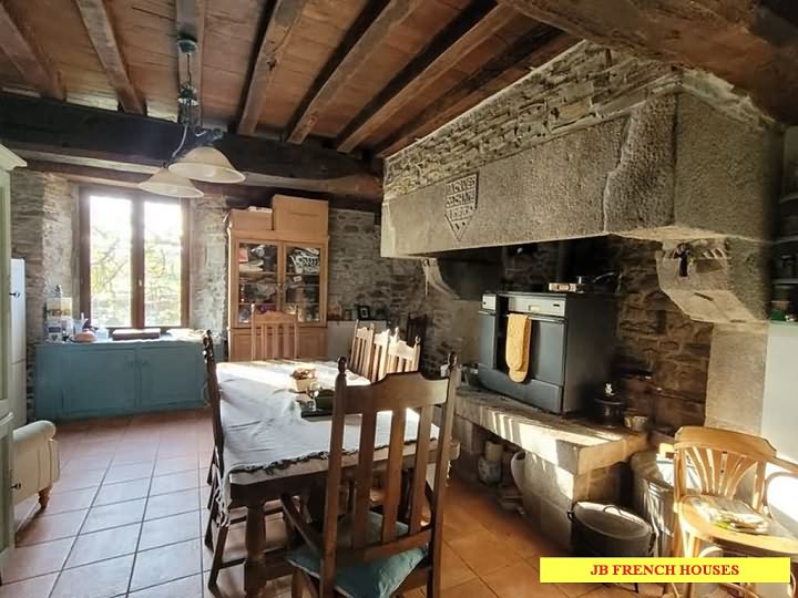 4 bed stone house for sale near Bion