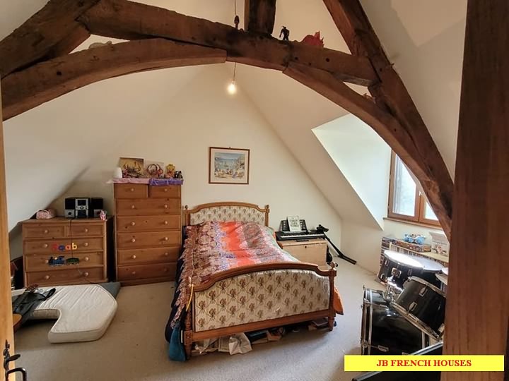 4 bed stone house for sale near Bion