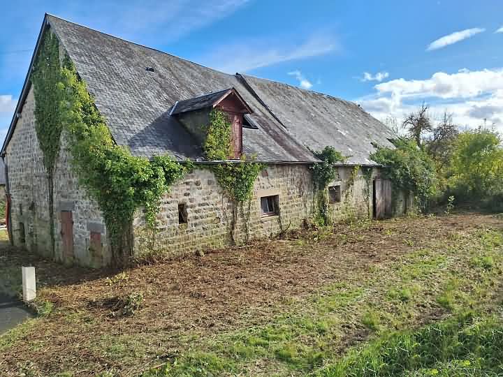 6 bed stone house for sale near Clairet