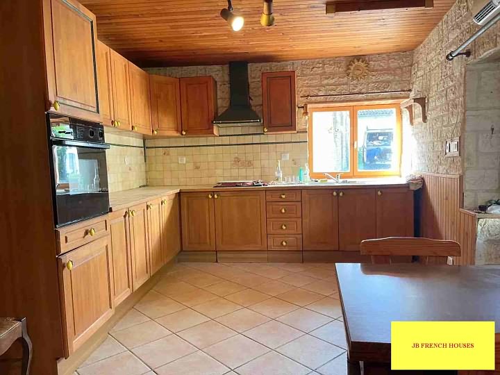 Stone house for sale near Aizet