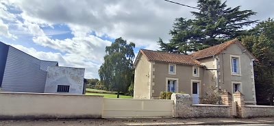 Maison en pierre de 3 chambres à vendre près de Liglet