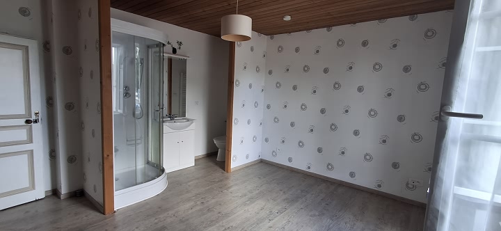 Maison en pierre de 3 chambres à vendre près de Liglet