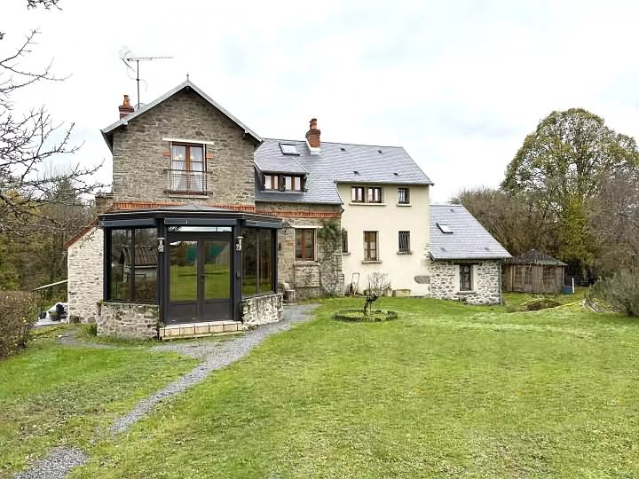 6 bed stone house for sale near Glénic