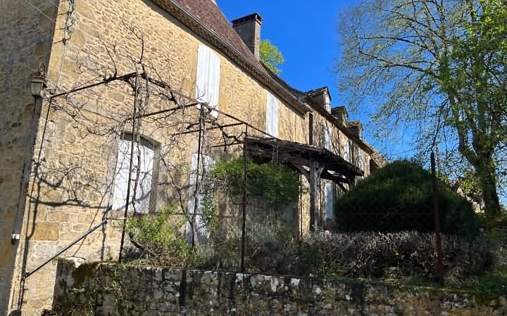 6 bed stone cottage for sale near Castels
