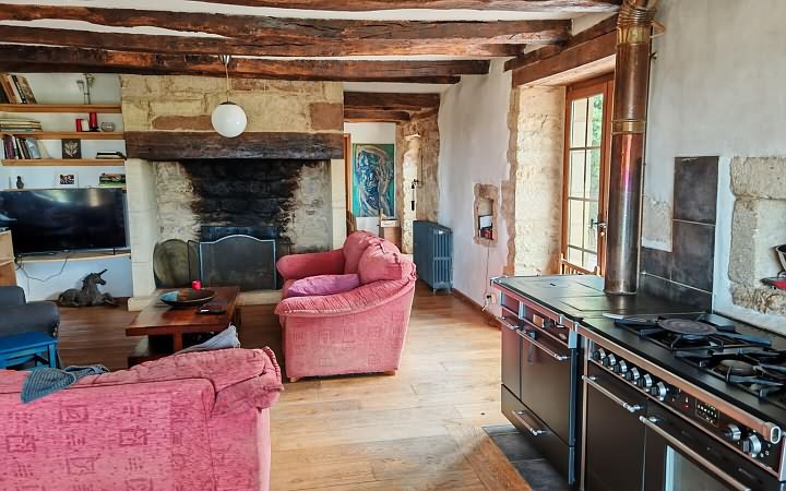 Maison en pierre de 4 chambres à vendre près de Dussac