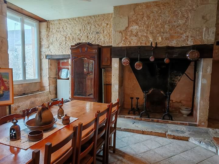 Stone cottage de 7 chambres à vendre près de Dussac