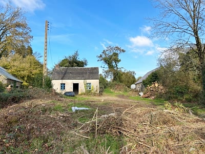 Stone house to renovate near Keraden