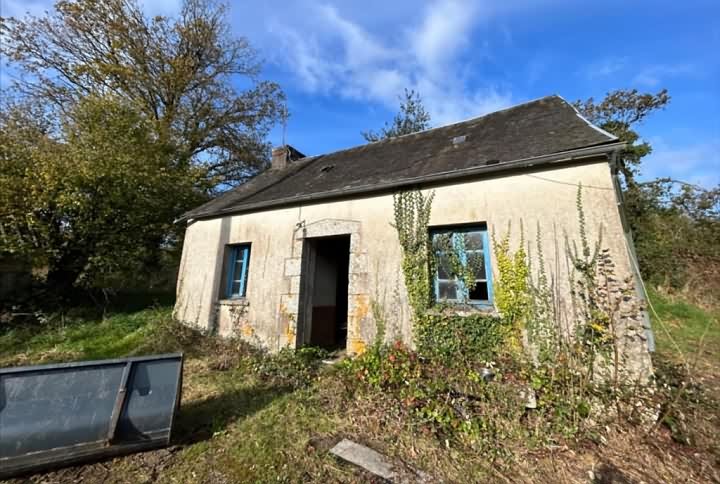 Stone house to renovate near Keraden