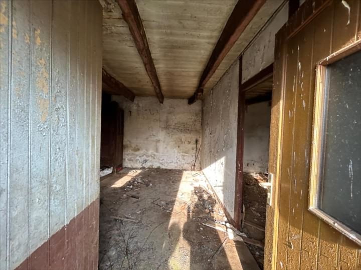 Stone house to renovate near Keraden