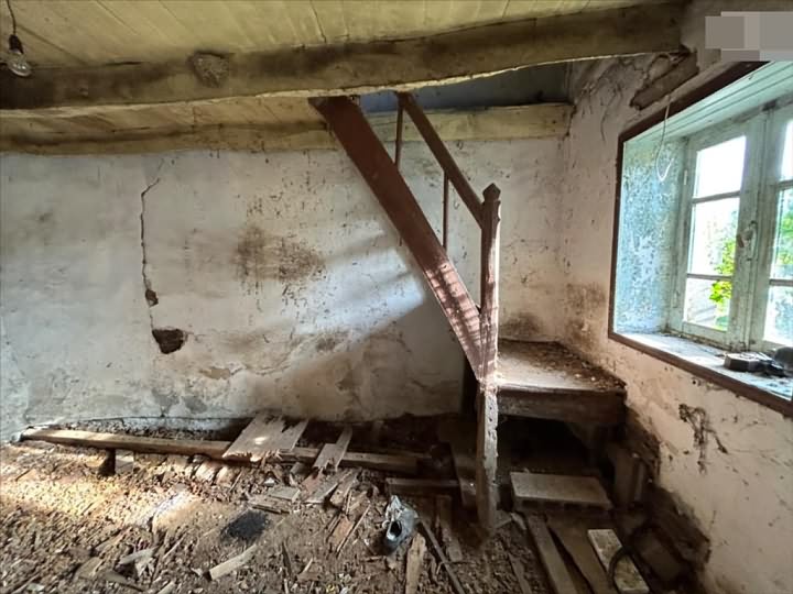 Stone house to renovate near Keraden