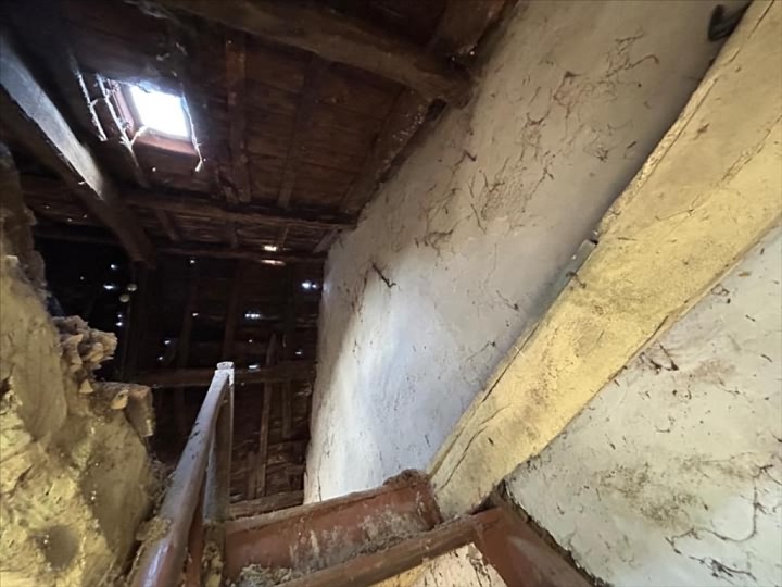 Stone house to renovate near Keraden