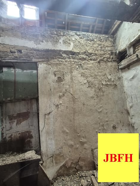 Stone house to renovate near Clairet