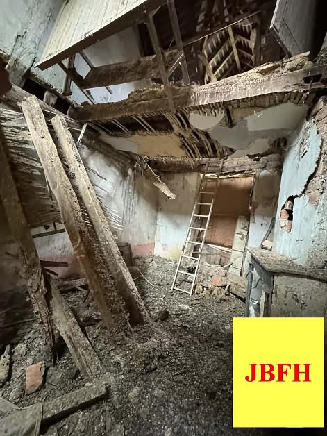 Stone house to renovate near Clairet