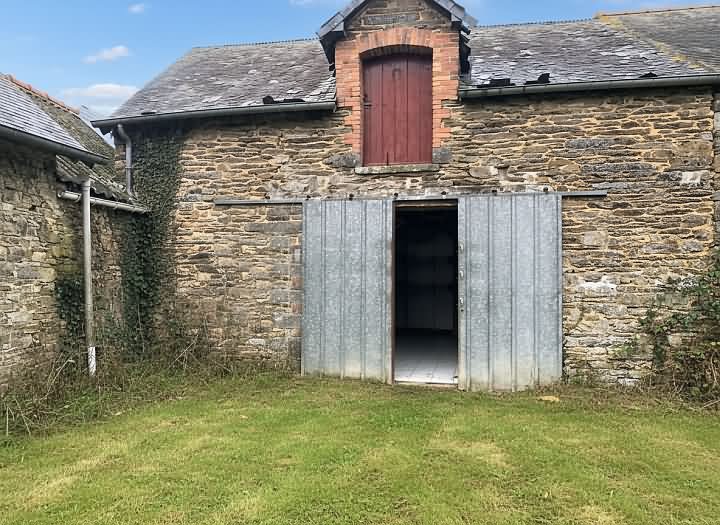 Stone barn to renovate near Loutehel
