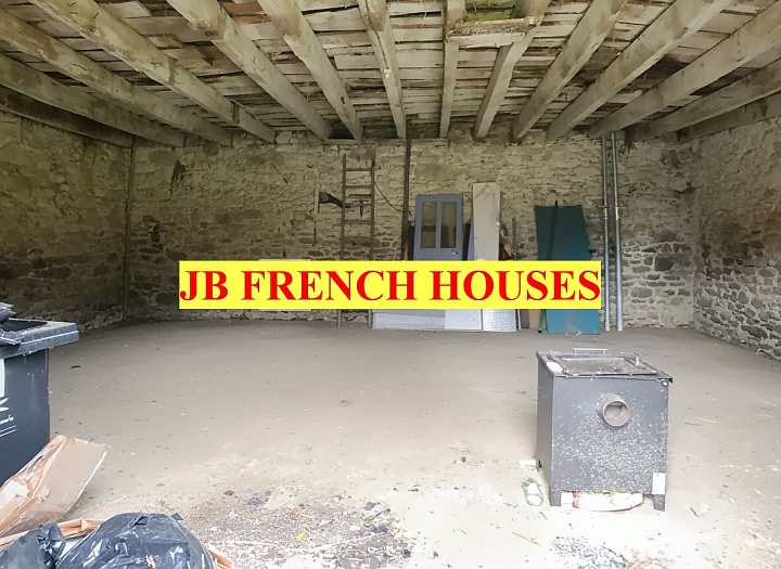 Stone barn to renovate near Loutehel