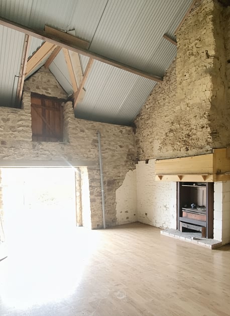 Stone barn to renovate near Loutehel