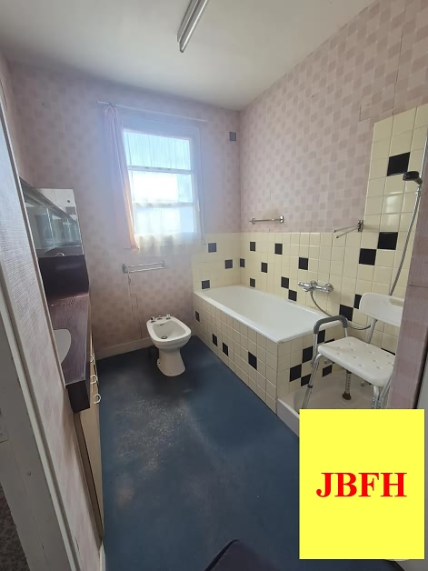 6 bed house for sale near Mantilly