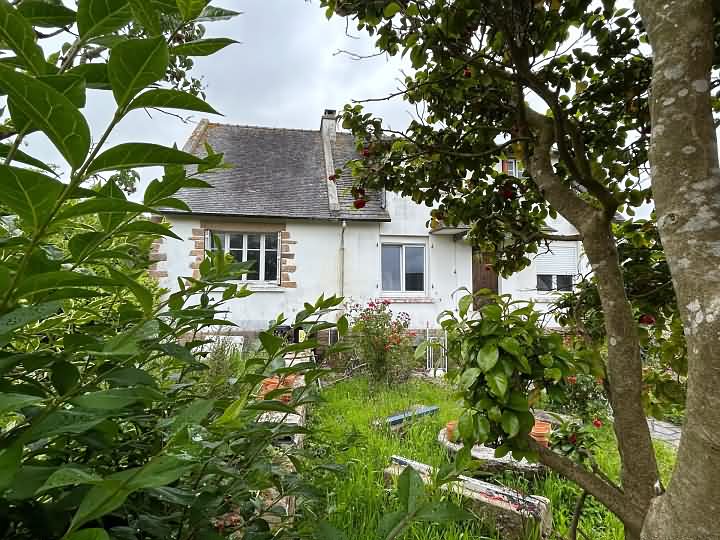 5 bed stone house for sale near Lanvellec