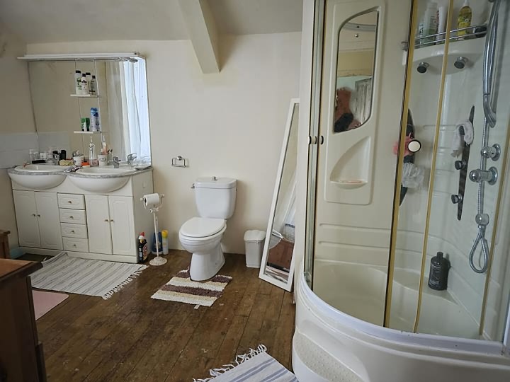 4 bed stone house for sale near Perret