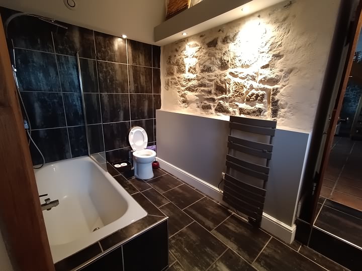 2 bed stone house for sale near Perret