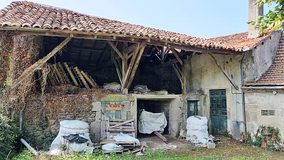 Stone barn to renovate near Goulat