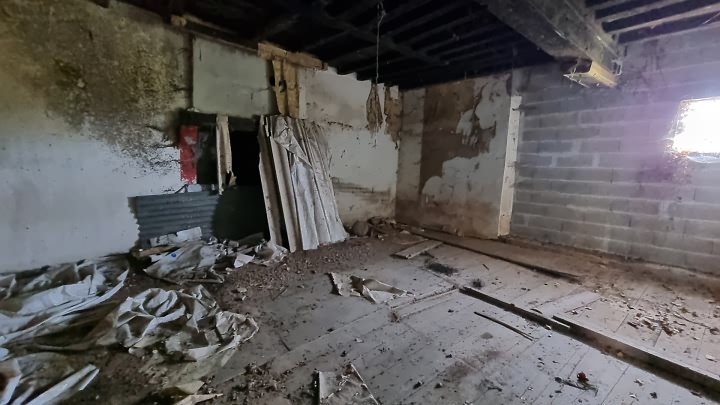 Stone barn to renovate near Goulat