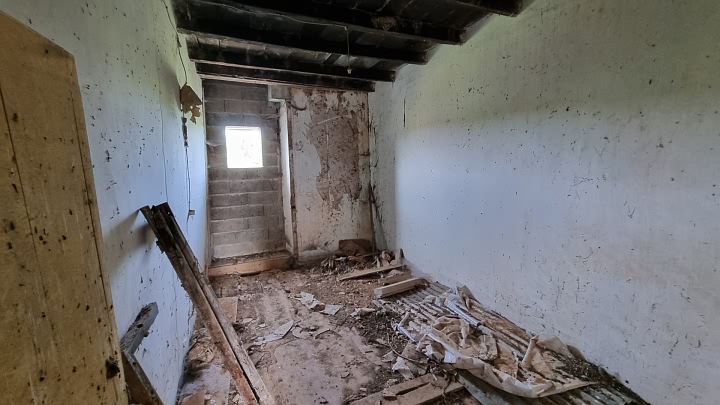 Stone barn to renovate near Goulat