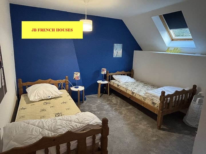 4 bed stone house for sale near Lesbois