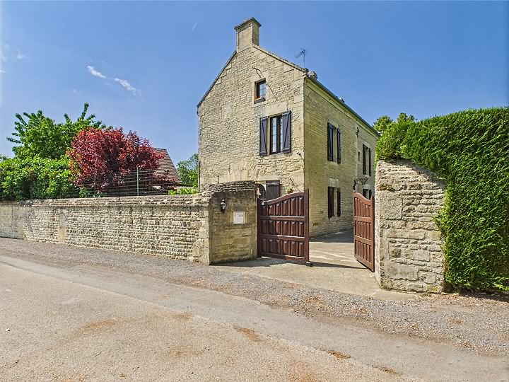 3 bed stone house for sale near Nécy
