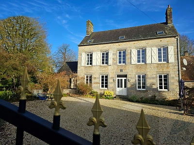 4 bed stone house for sale near Perrou