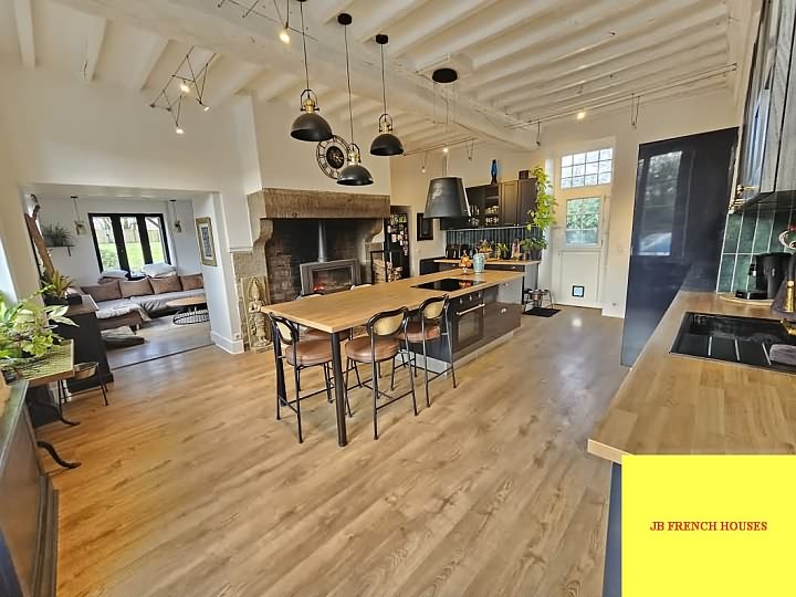 4 bed stone house for sale near Perrou
