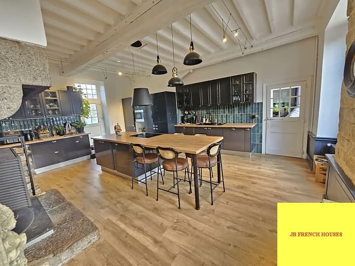 4 bed stone house for sale near Perrou