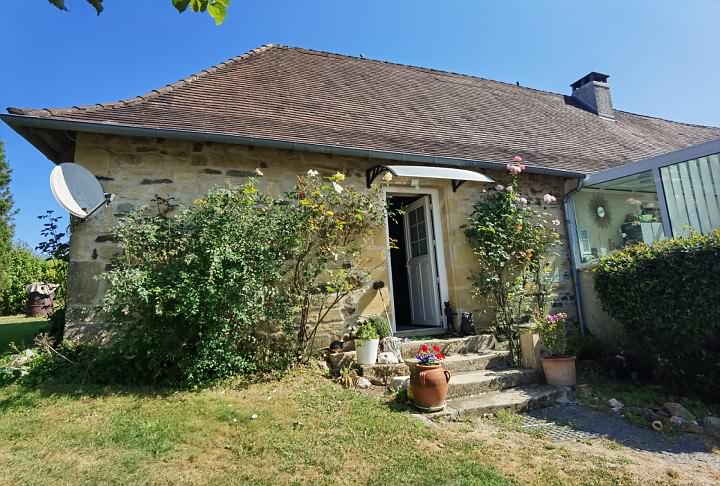 Maison en pierre de 3 chambres à vendre près de Dussac