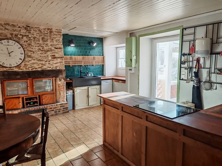 Maison en pierre de 3 chambres à vendre près de Dussac