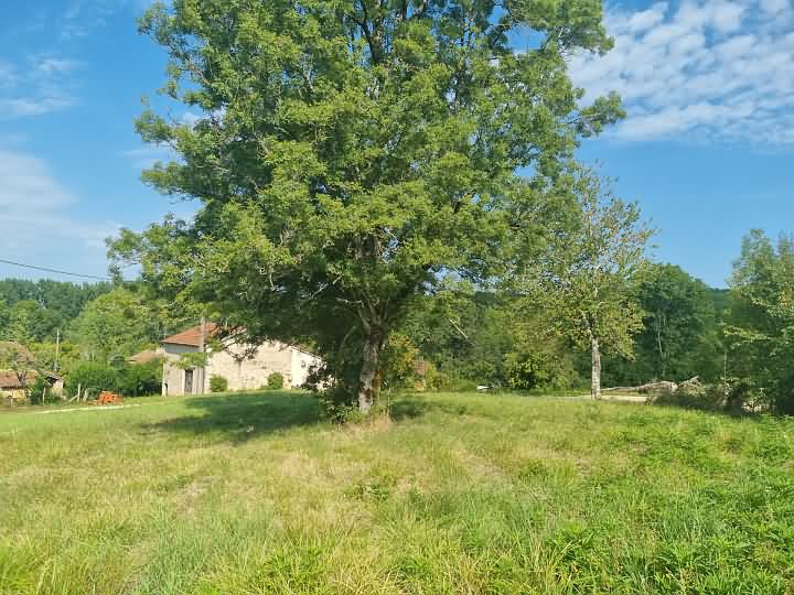 Stone barn to renovate near Goulat