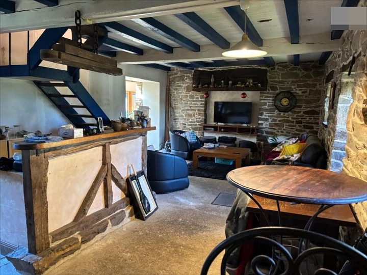 6 bed stone house for sale near Keraden