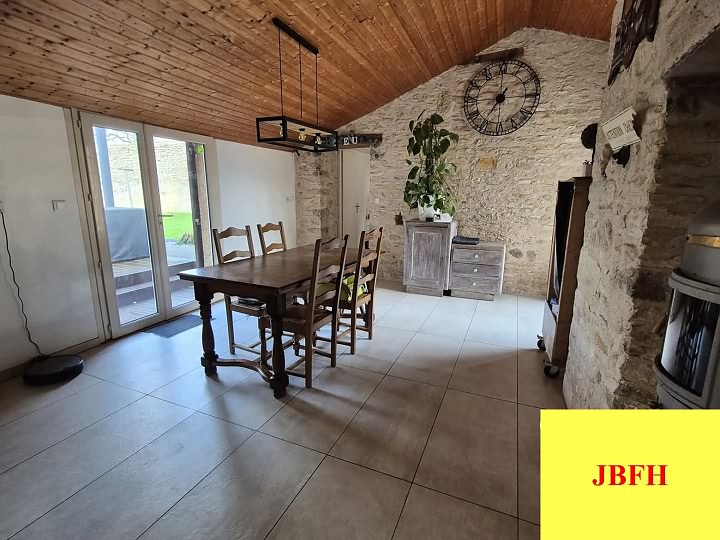 3 bed stone house for sale near Viennay