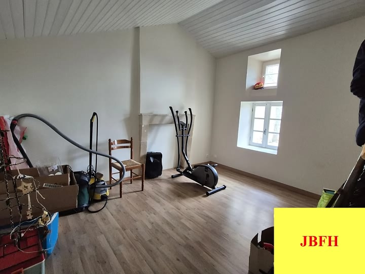 3 bed stone house for sale near Viennay