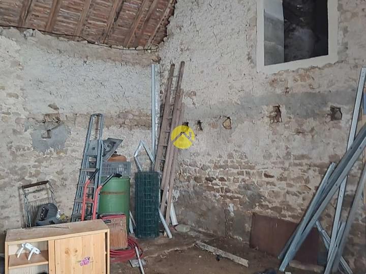Natuurstenen huis te renoveren nabij Gest