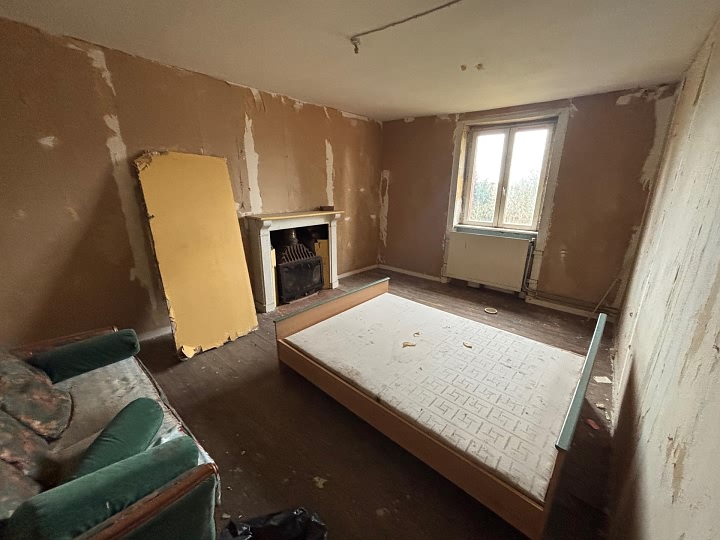 Stone house to renovate near Le Tanu