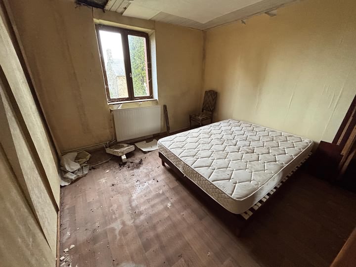 Stone house to renovate near Le Tanu