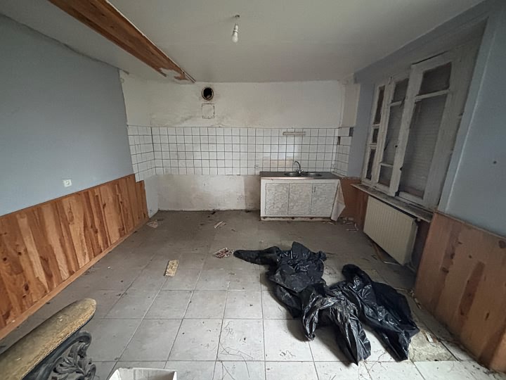 Stone house to renovate near Le Tanu