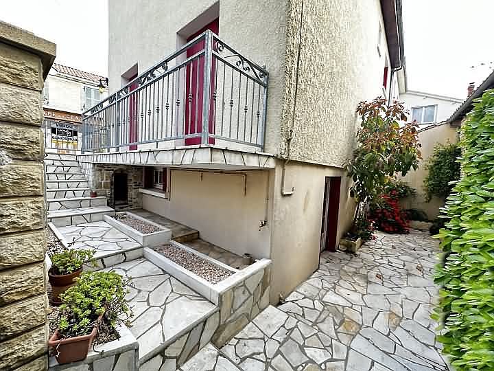 Arux8657