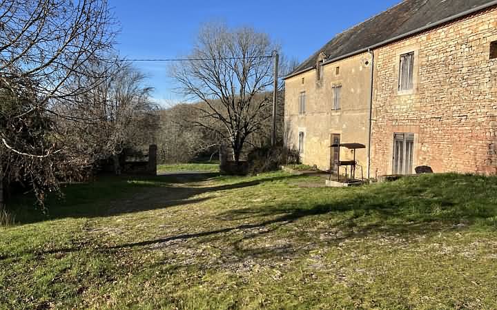 Manor house to renovate near Ajat