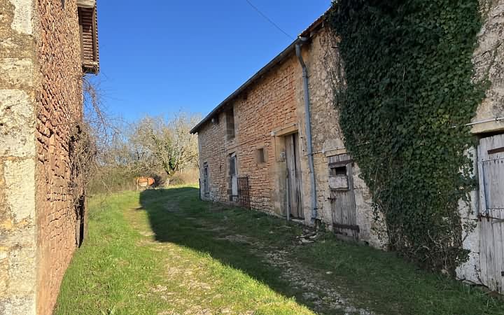 Manor house to renovate near Ajat